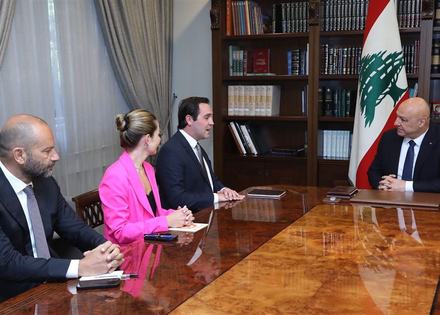 President Aoun meets Starlink official over efforts to expand service to Lebanon