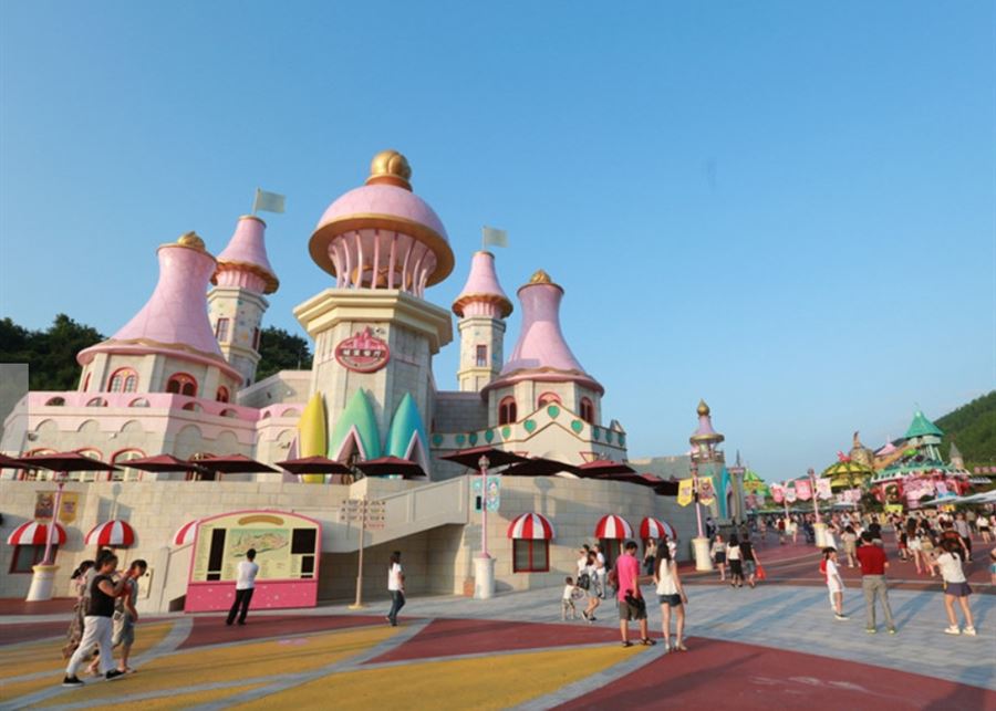 Hello Kitty theme park shut down in Tokyo over 'terrorist alert'