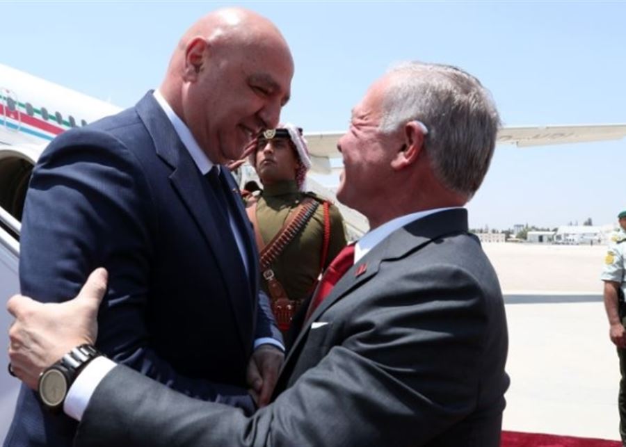 Photos: King Abdullah II welcomes Aoun in Jordan