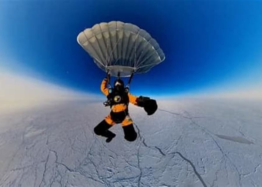 Three Russians Parachute from Stratosphere to North Pole